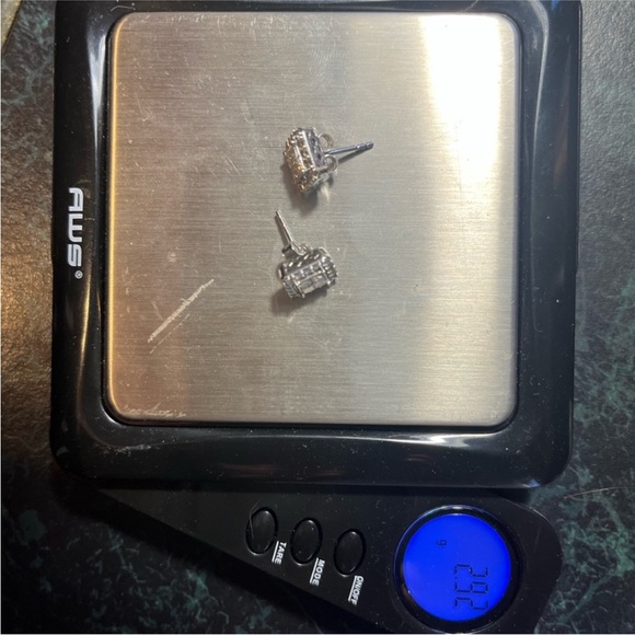 14k white gold square natural diamonds stud earring - Picture 6 of 11